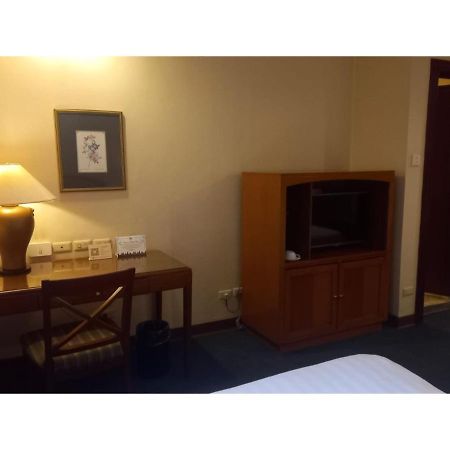 Capital O 914 Makati Palace Hotel Makati City Екстер'єр фото