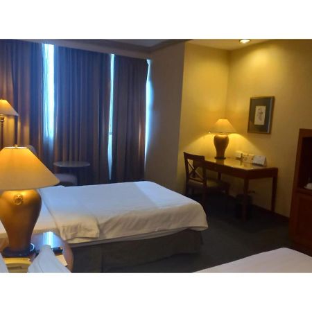 Capital O 914 Makati Palace Hotel Makati City Екстер'єр фото