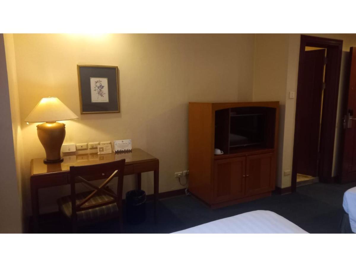 Capital O 914 Makati Palace Hotel Makati City Екстер'єр фото