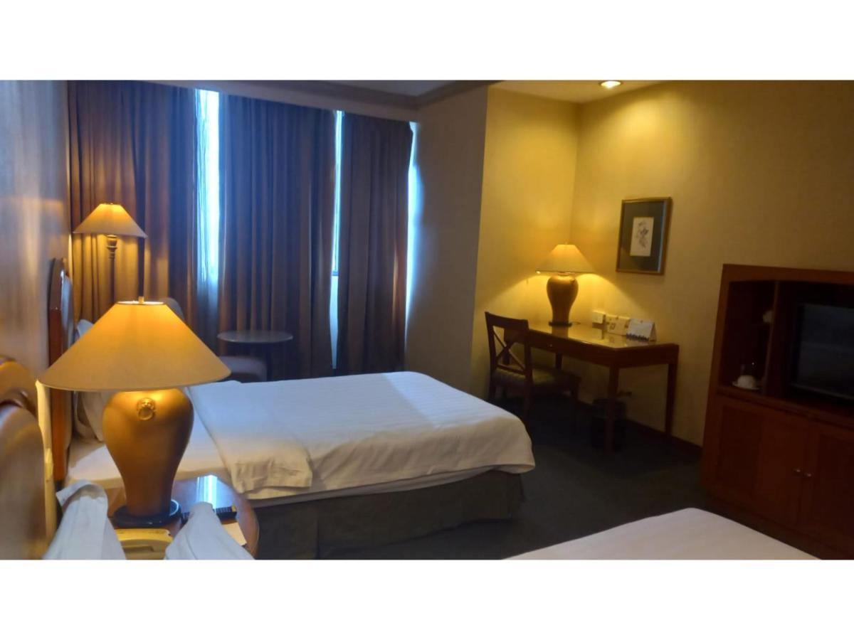 Capital O 914 Makati Palace Hotel Makati City Екстер'єр фото