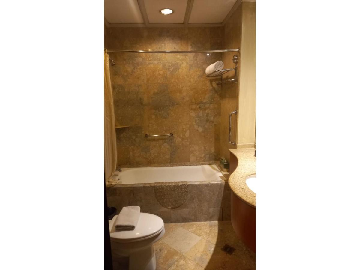 Capital O 914 Makati Palace Hotel Makati City Екстер'єр фото