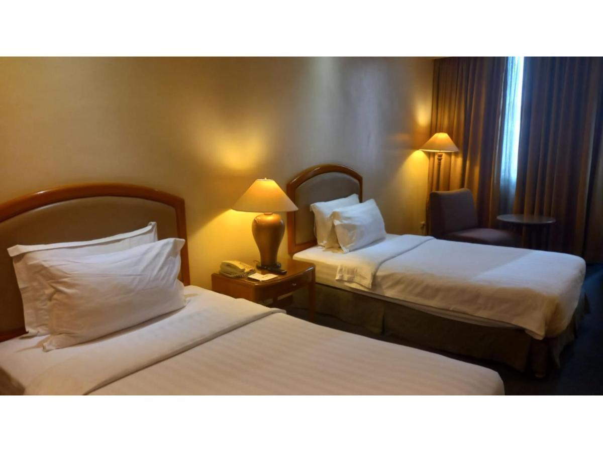 Capital O 914 Makati Palace Hotel Makati City Екстер'єр фото