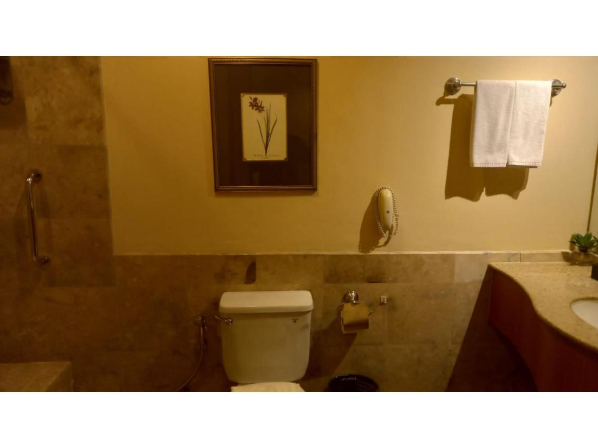 Capital O 914 Makati Palace Hotel Makati City Екстер'єр фото