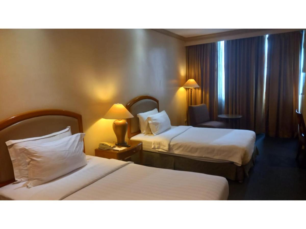 Capital O 914 Makati Palace Hotel Makati City Екстер'єр фото